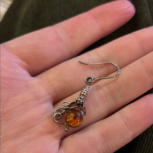 Elegant Silver and Amber Earrings - Picture 2 of 4